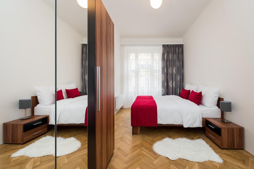 Love To Live Apartments Praga Exterior foto