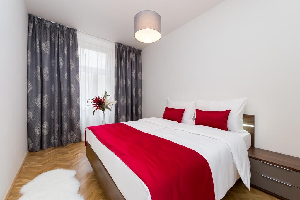 Love To Live Apartments Praga Exterior foto
