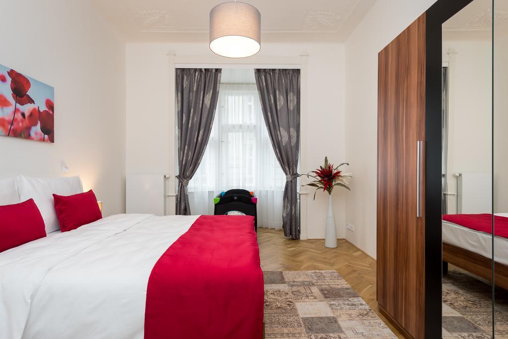 Love To Live Apartments Praga Exterior foto
