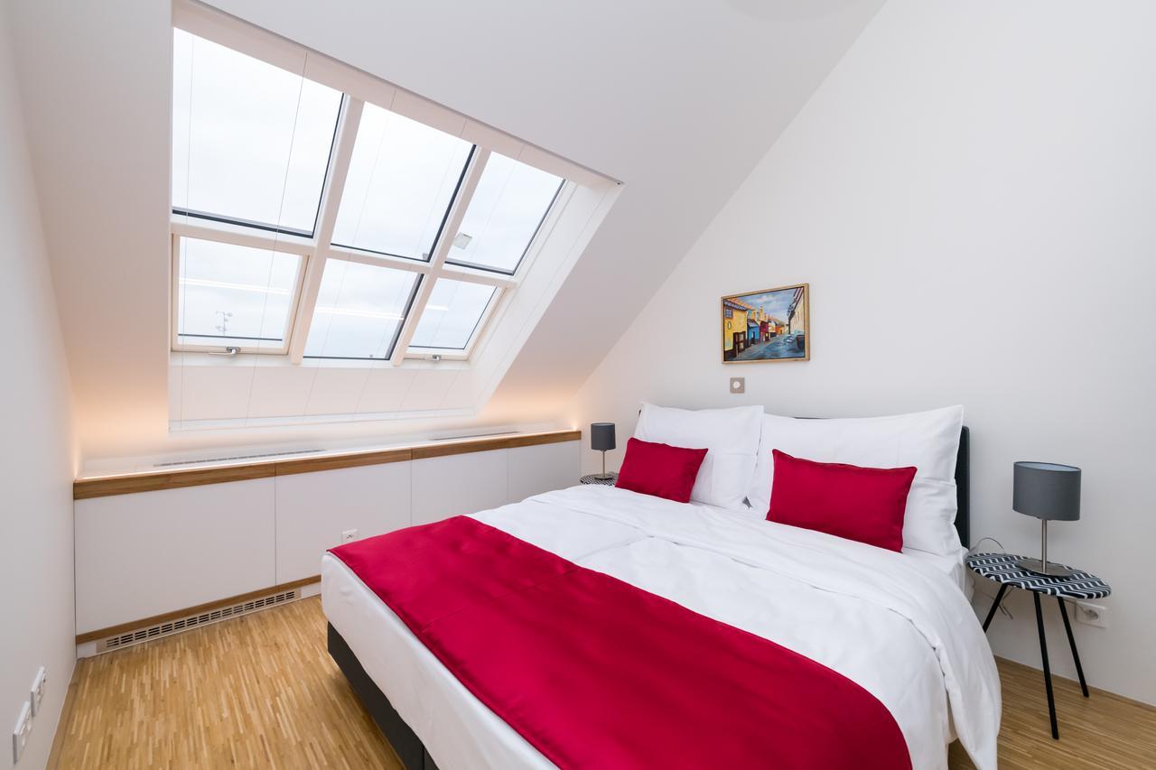 Love To Live Apartments Praga Exterior foto